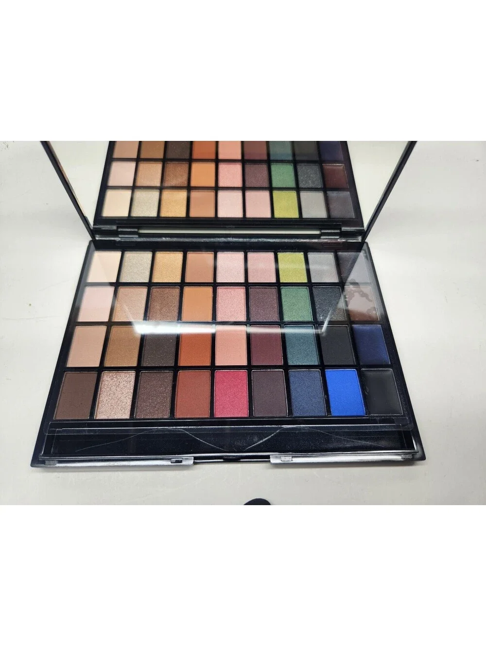 N/A **32 eyeshadows